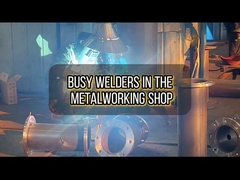 एक व्यस्त धातु कारखाना