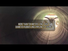 10 मीटर से अधिक रबर से सजी पाइपों को लोड किया जा रहा है